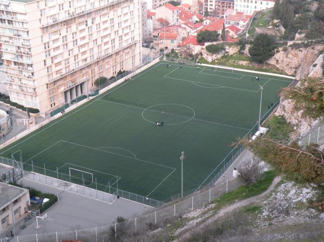  Terrain de foot au bas de Notre-Dame